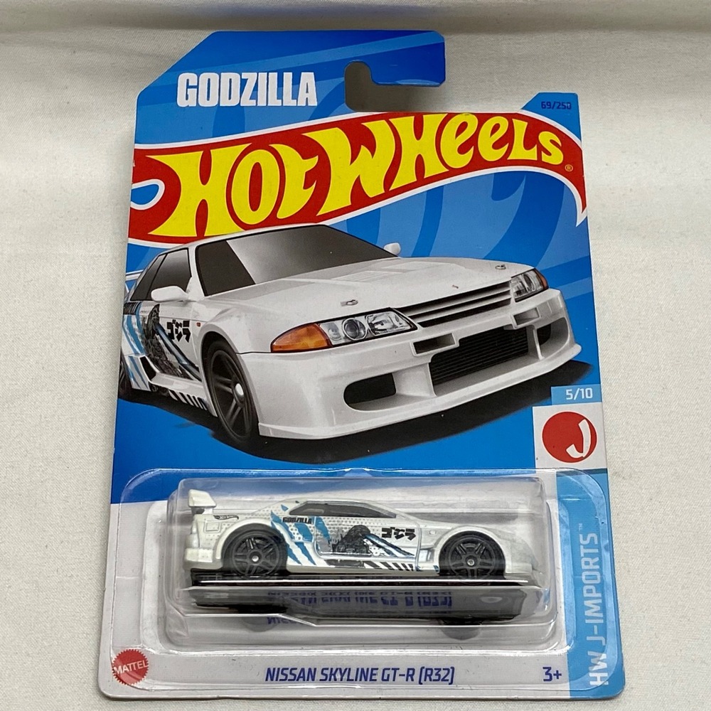 Hot Wheels Godzilla Nissan Skyline GT-R (R32) HW J-Imports Die-cast 1/64 2023